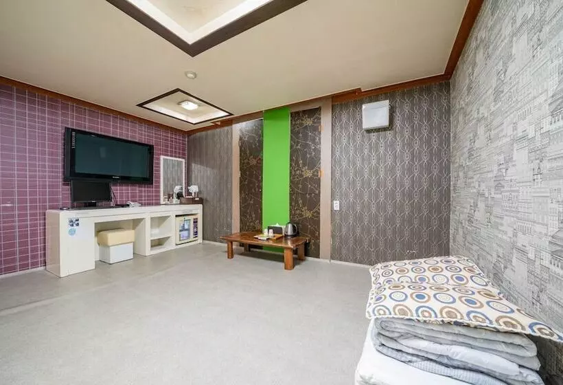 Motel Cheolwon Shell