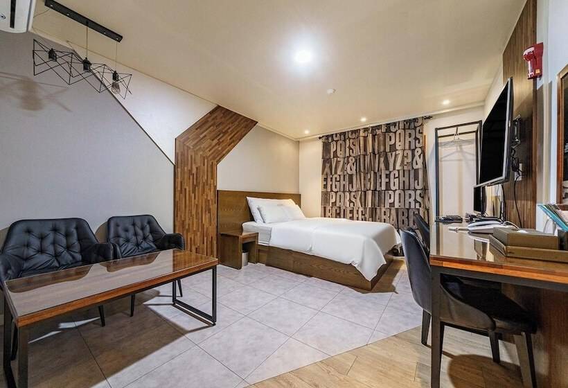 Motel Sokcho Dragonfly