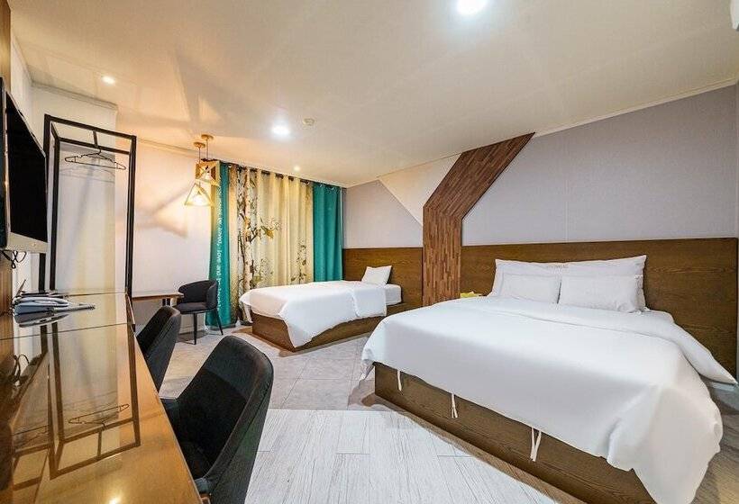 Motel Sokcho Dragonfly