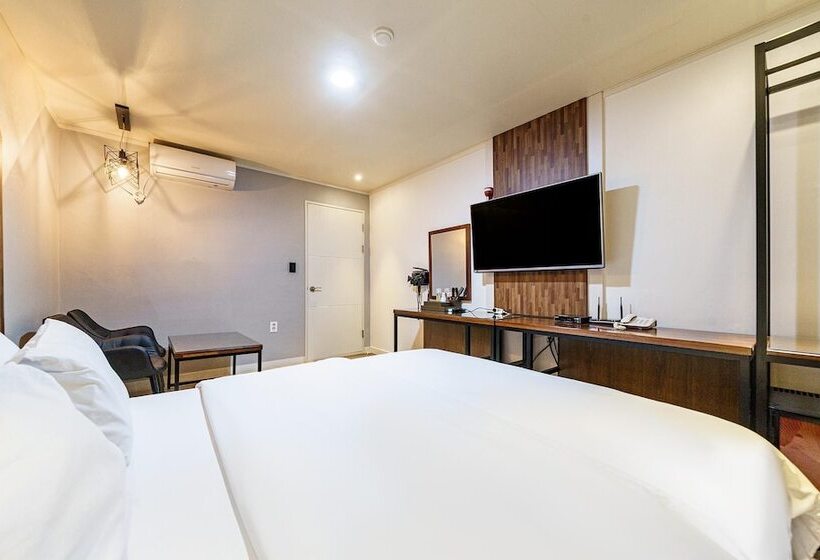 Motel Sokcho Dragonfly