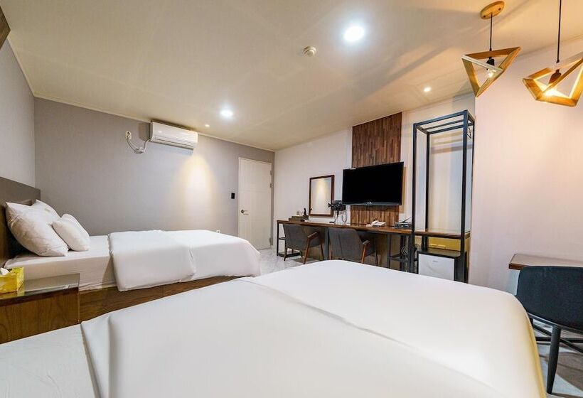 Motel Sokcho Dragonfly