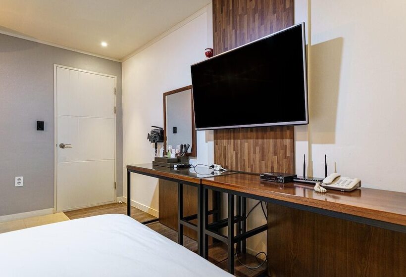 Motel Sokcho Dragonfly