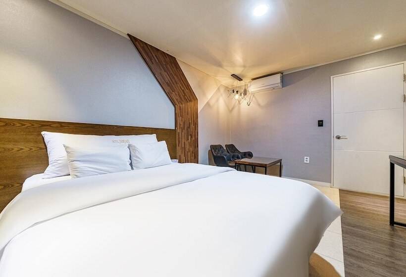 Motel Sokcho Dragonfly