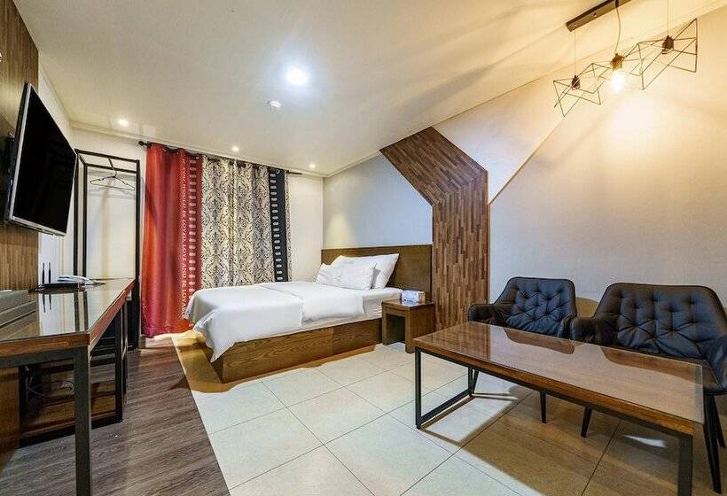 Motel Sokcho Dragonfly