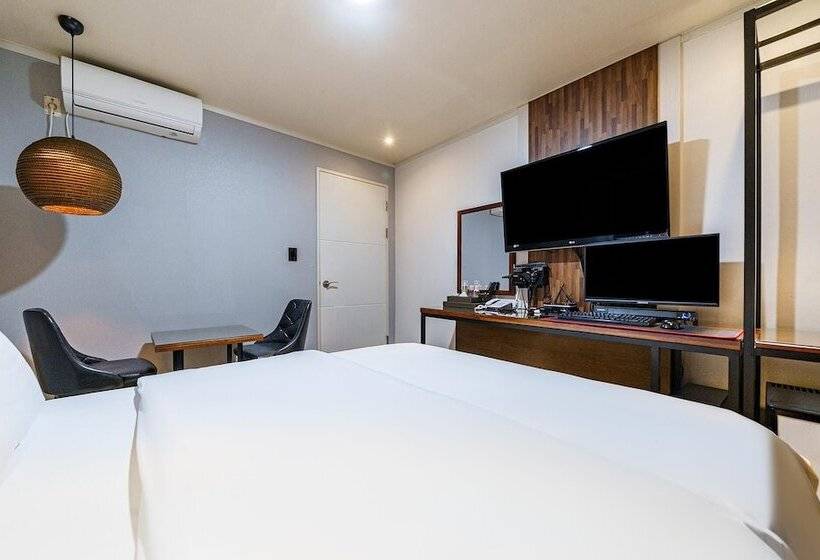 Motel Sokcho Dragonfly