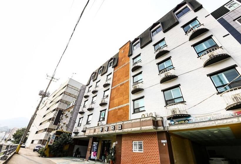 מוטל Yeosu Hwangje Park