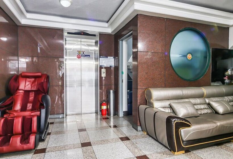 מוטל Yeosu Hwangje Park