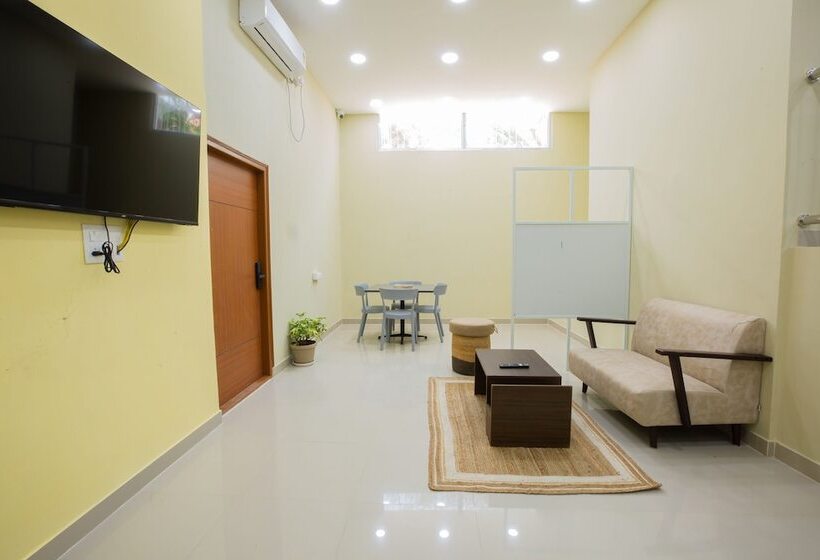 هاستل Covie Karle Town 220