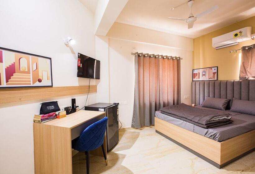 هاستل Covie Karle Town 220