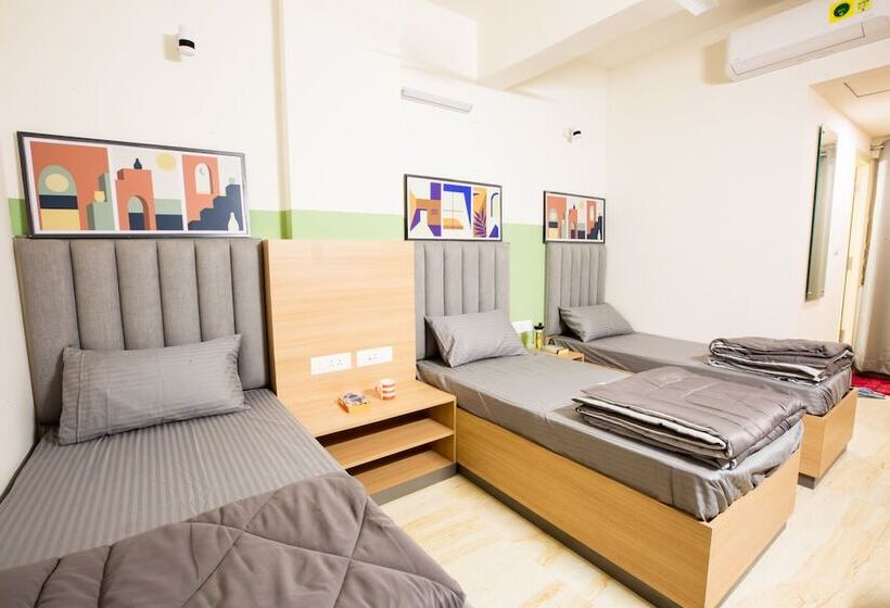 هاستل Covie Karle Town 220