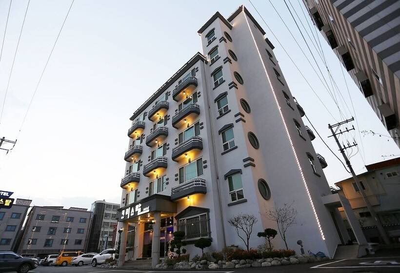Gangneung Crystal Motel