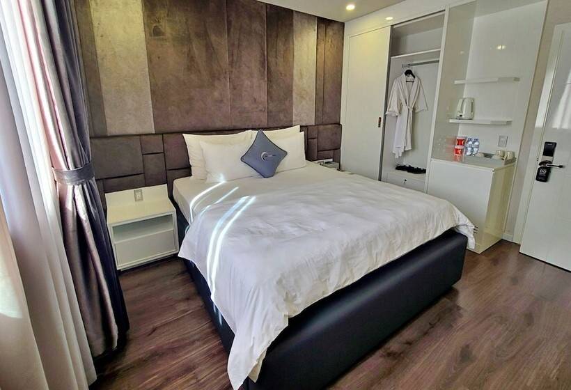 Hanz The Moon Hotel 3