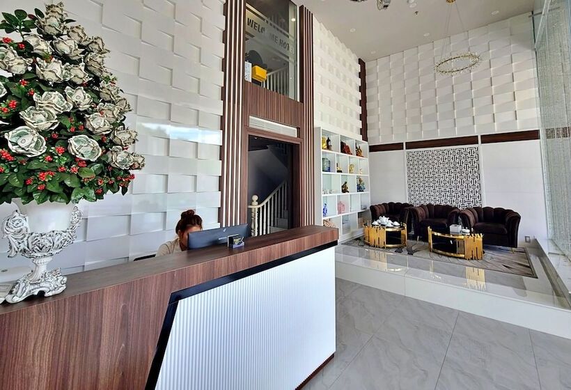 Hanz The Moon Hotel 3