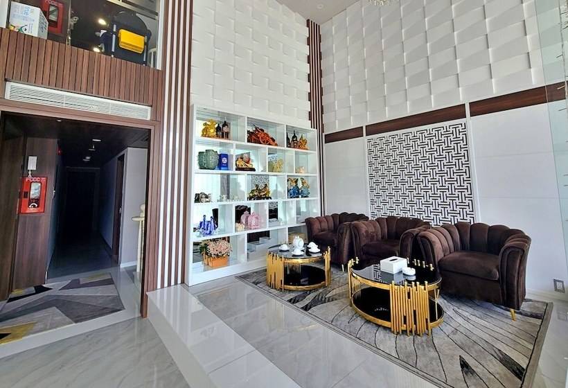 Hanz The Moon Hotel 3