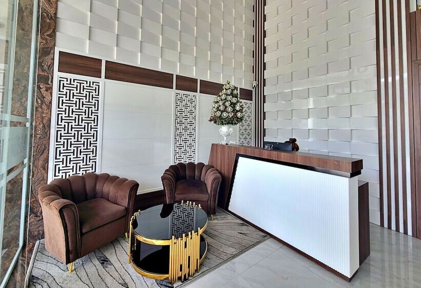 Hanz The Moon Hotel 3