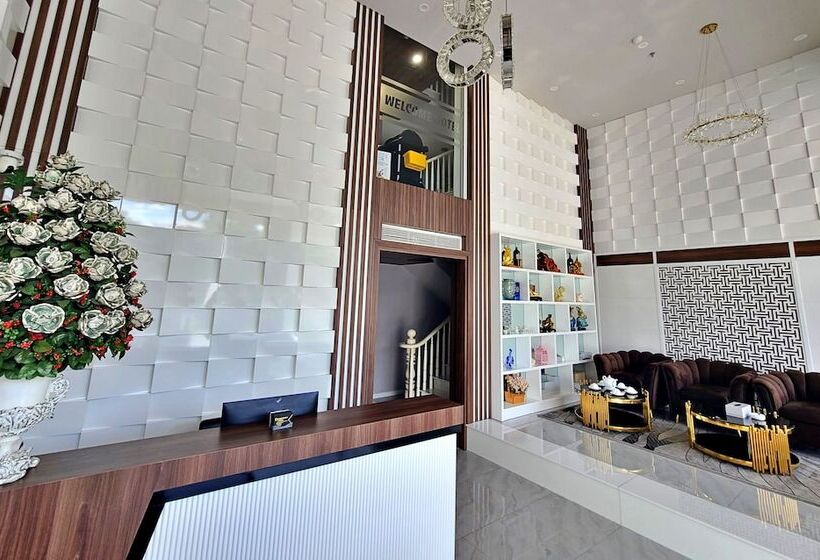 Hanz The Moon Hotel 3