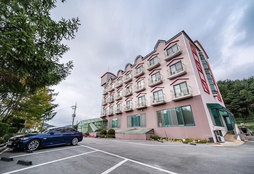 Hoengseong New World Motel