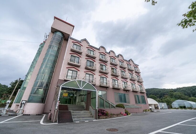 Hoengseong New World Motel