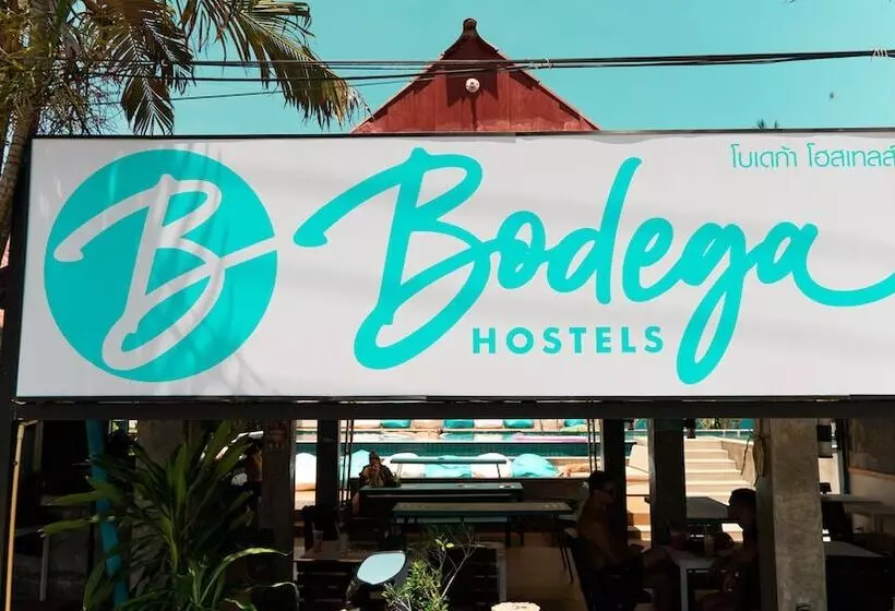 ホテル Bodega Pool Party Koh Phangan