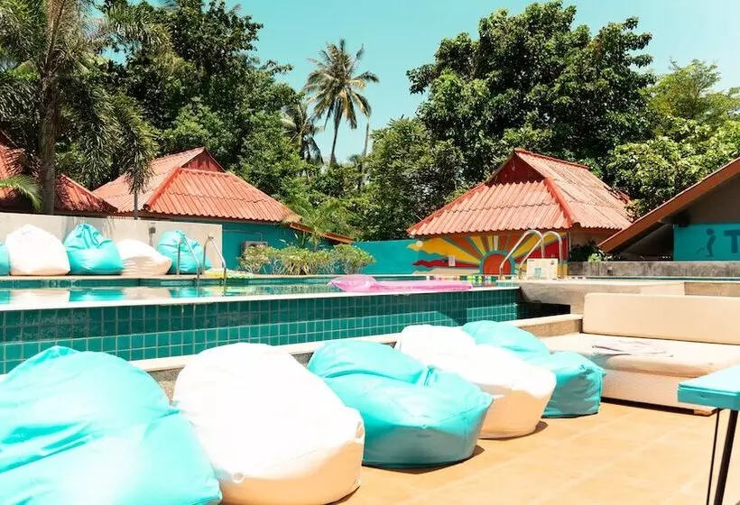ホテル Bodega Pool Party Koh Phangan