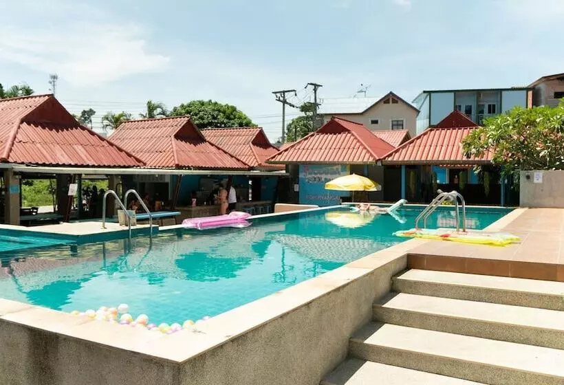 ホテル Bodega Pool Party Koh Phangan