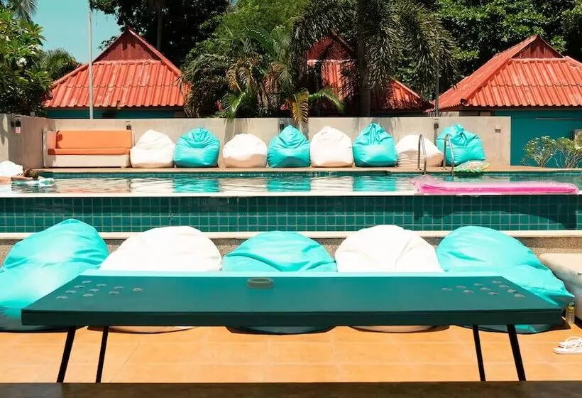 ホテル Bodega Pool Party Koh Phangan