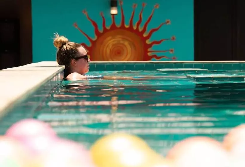 ホテル Bodega Pool Party Koh Phangan