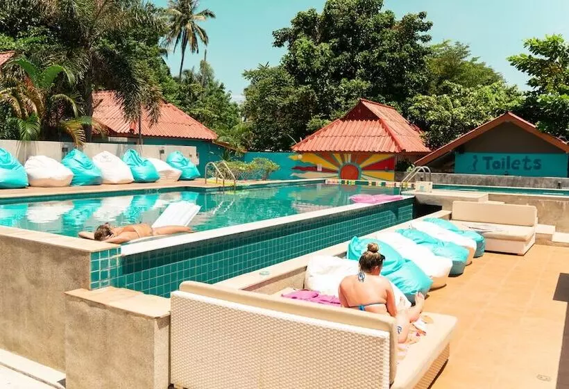 ホテル Bodega Pool Party Koh Phangan