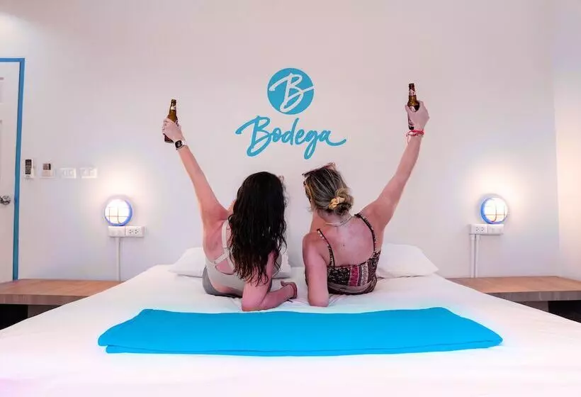 ホテル Bodega Pool Party Koh Phangan