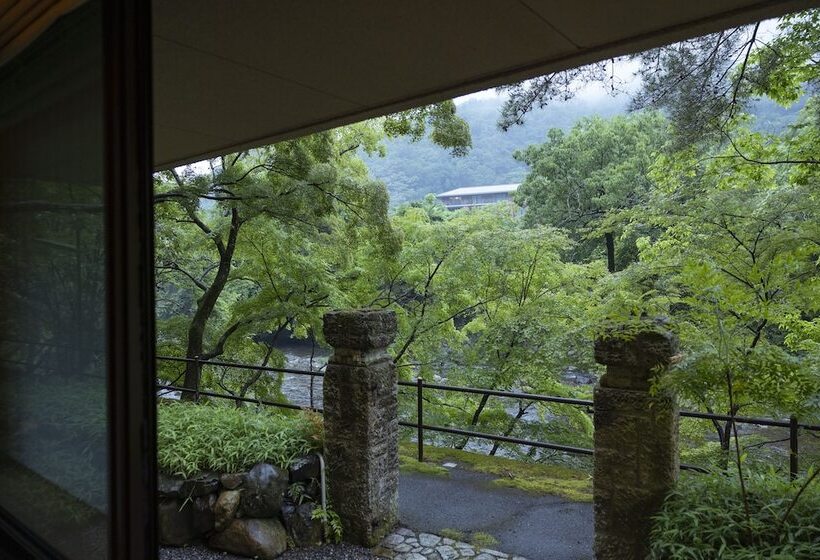 هتل Moksa Rebirth