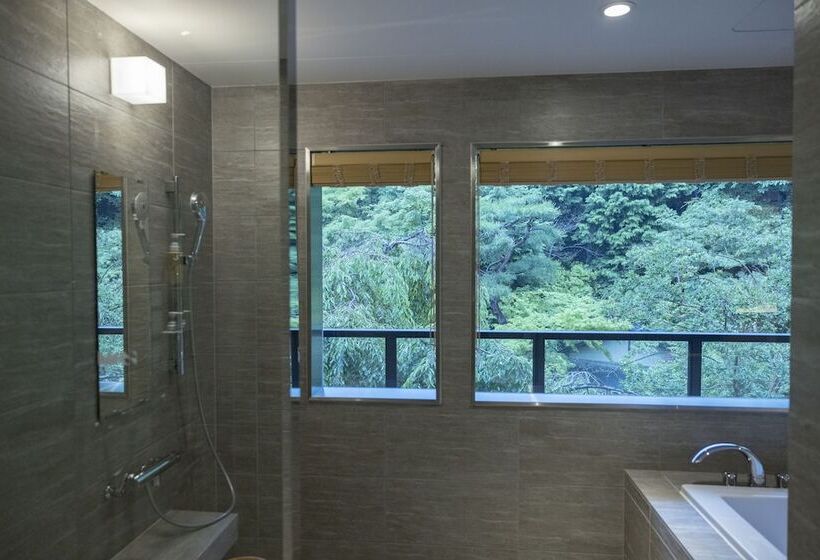 هتل Moksa Rebirth