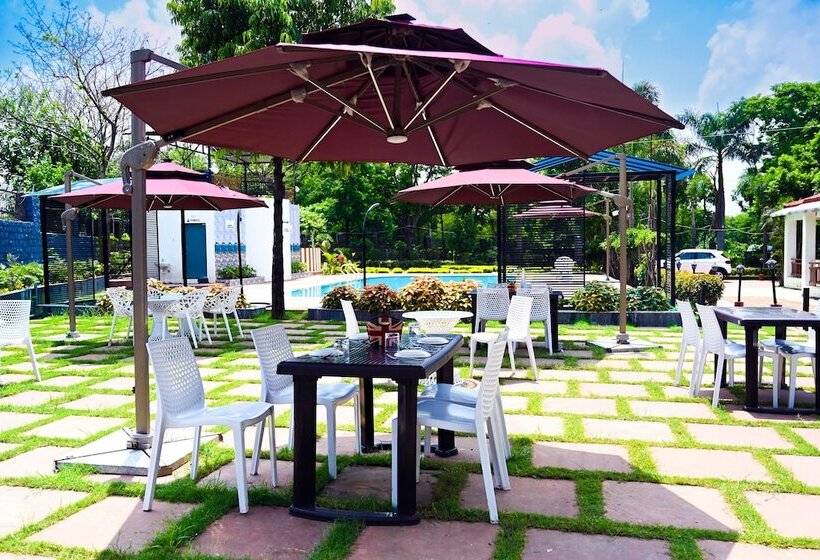 בית מלון כפרי Tgi Insignia Resort & Villa's