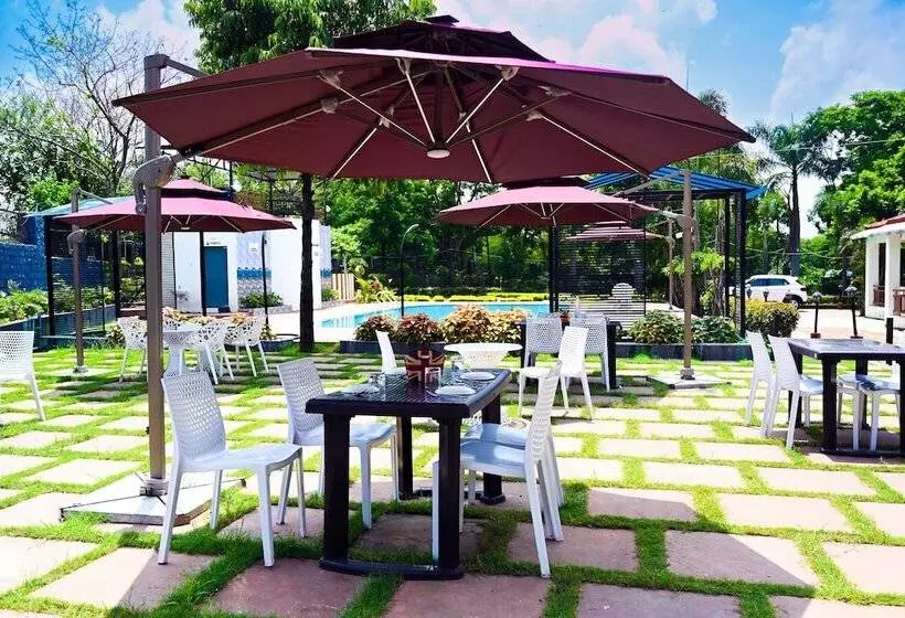 Hotelli Tgi Insignia Resort & Villa's