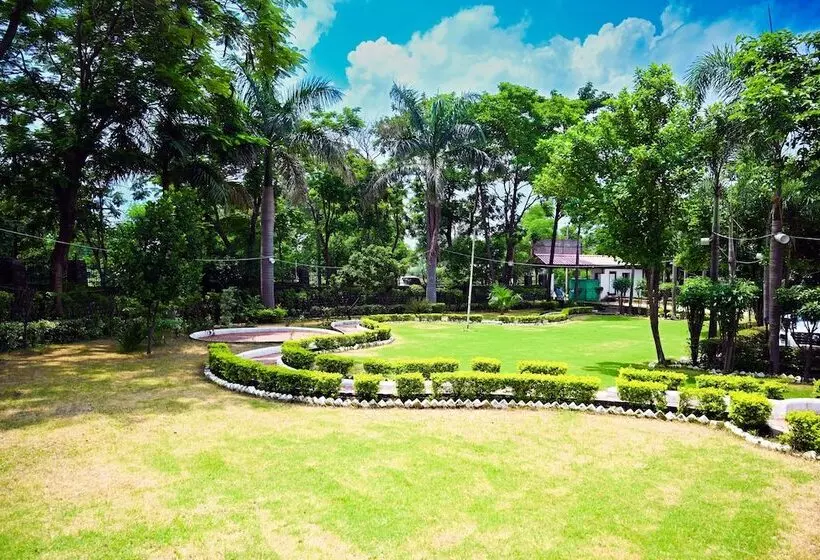 Hotelli Tgi Insignia Resort & Villa's