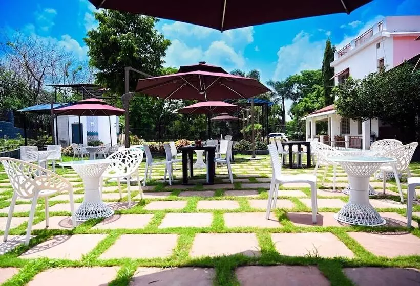 Hotelli Tgi Insignia Resort & Villa's