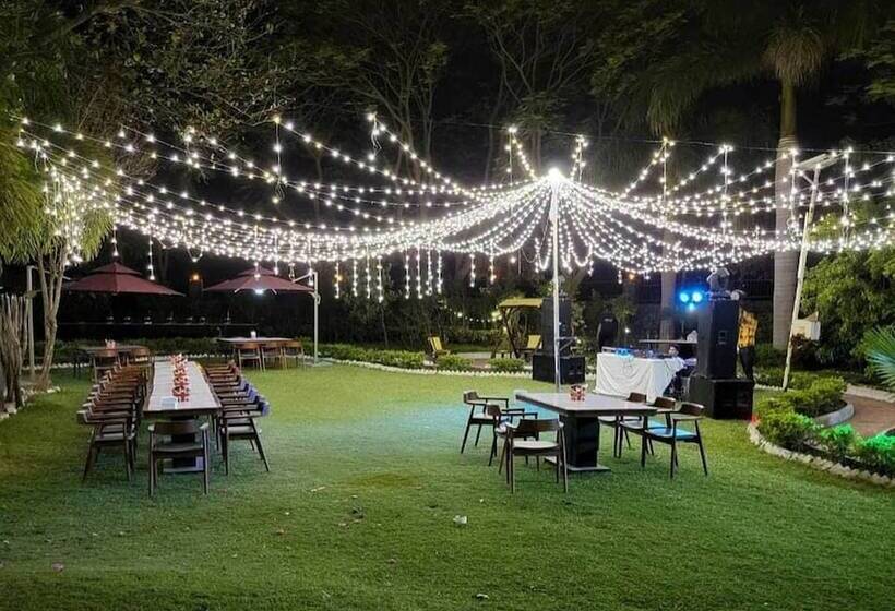 בית מלון כפרי Tgi Insignia Resort & Villa's