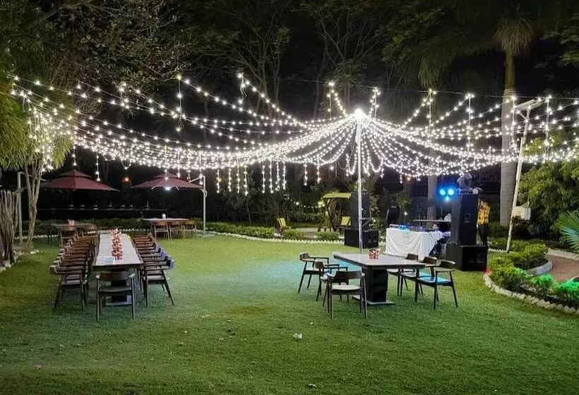 Hotelli Tgi Insignia Resort & Villa's