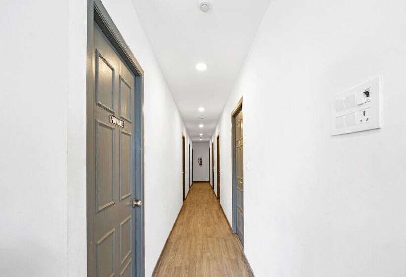 Upar Hotels Uthandi, Ecr