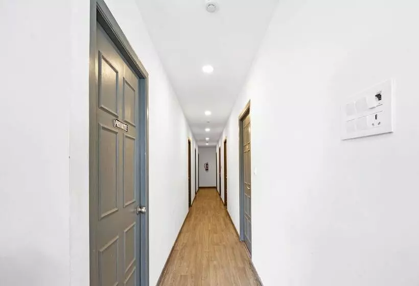 Upar Hotels Uthandi, Ecr