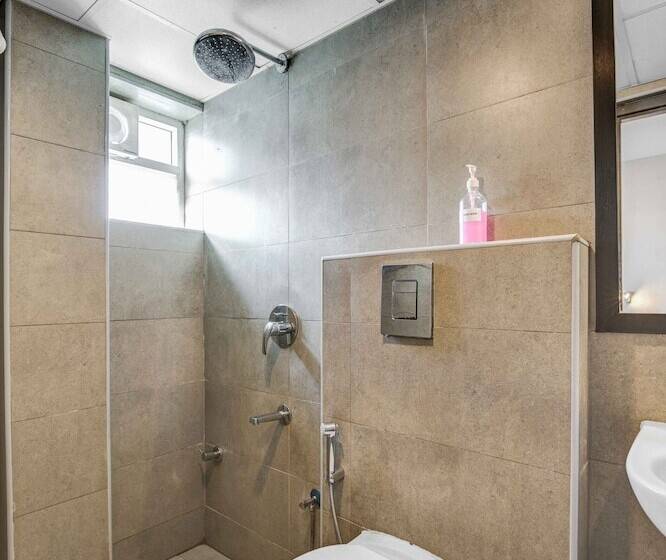 Upar Hotels Uthandi, Ecr