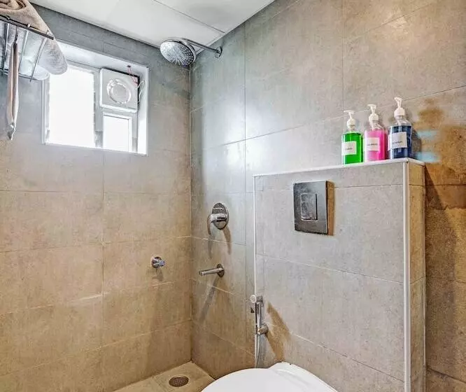 Upar Hotels Uthandi, Ecr