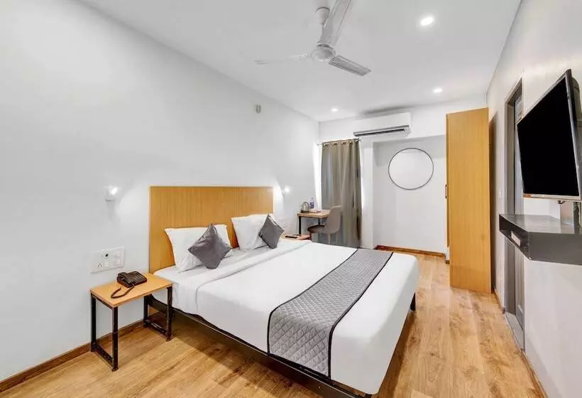 Upar Hotels Uthandi, Ecr