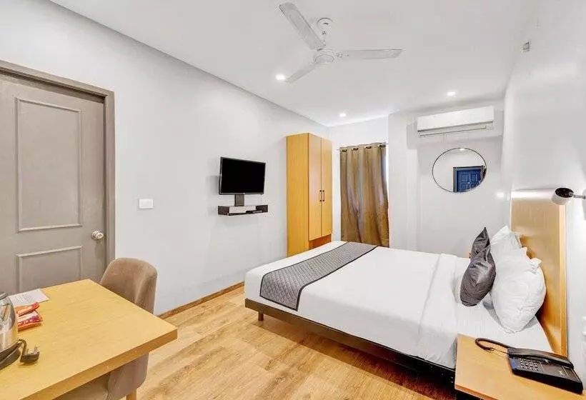 Upar Hotels Uthandi, Ecr