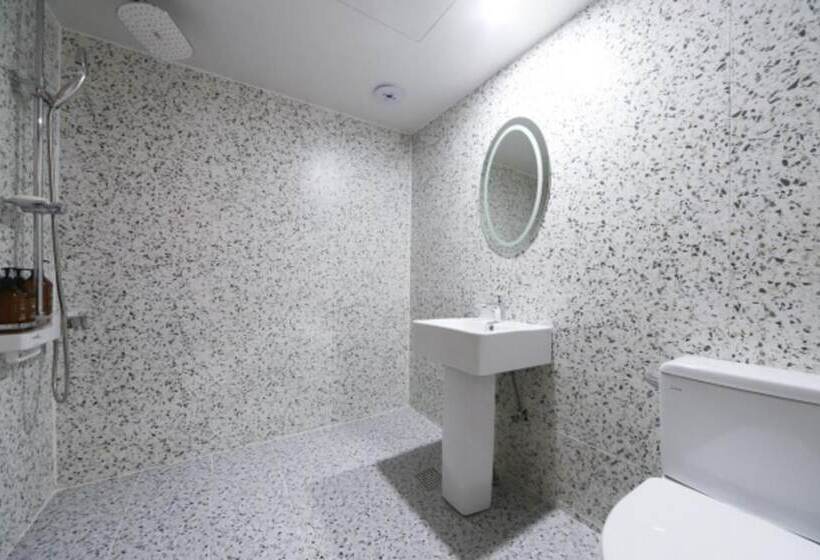 Motel Changwon Myeongseodong Hotel Laon