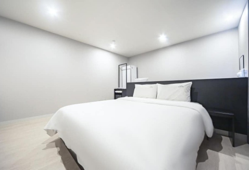 Motel Changwon Myeongseodong Hotel Laon