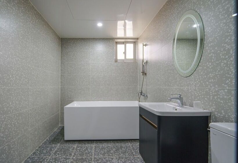 Motel Changwon Myeongseodong Hotel Laon