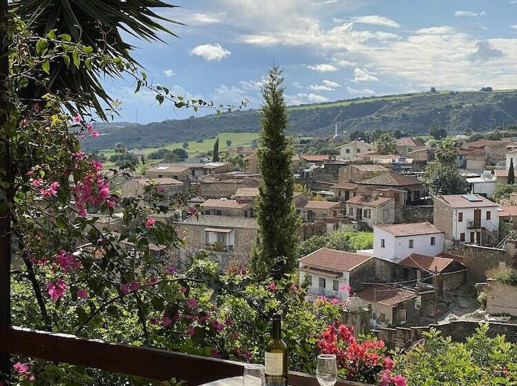 بنسيون Zoe Traditional Holiday Apartments B&b