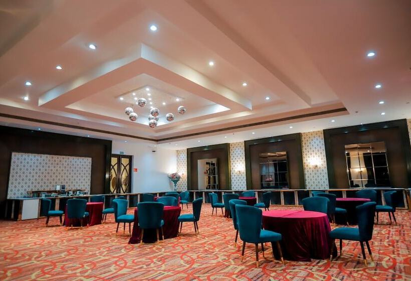 استراحتگاه Bel La Monde Hotel Nh8 At 6km From Igi Airport Delhi