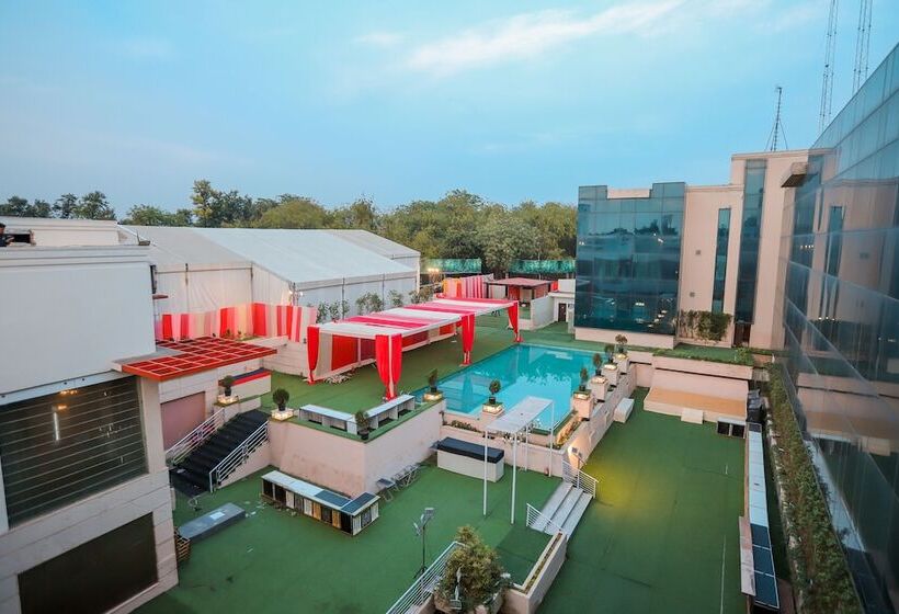 استراحتگاه Bel La Monde Hotel Nh8 At 6km From Igi Airport Delhi