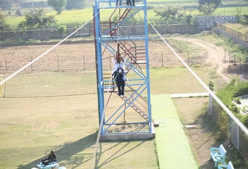 Lomakeskus Club 21by Sariska Fun City